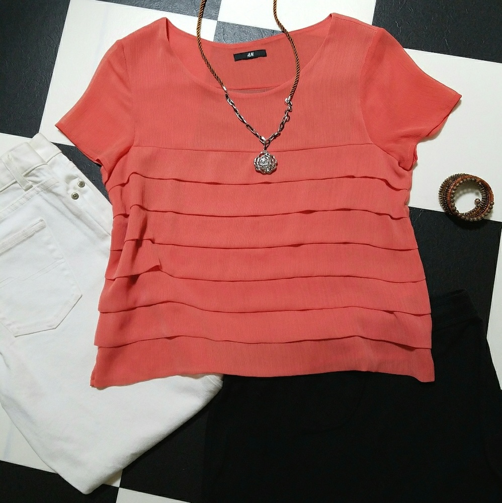 🚩 SALE H&M Short Sleeved Ruffle Front Top